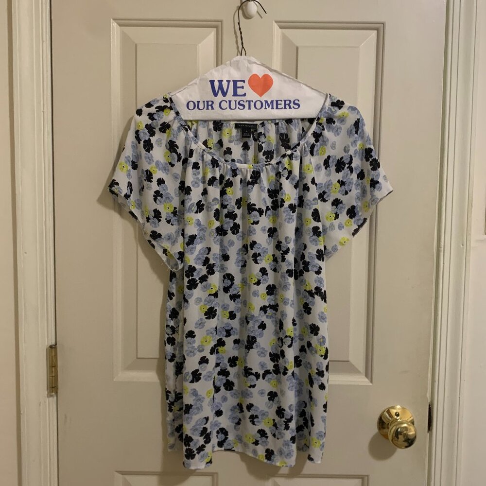Ann Taylor Flutter Short Sleeve Top EUC